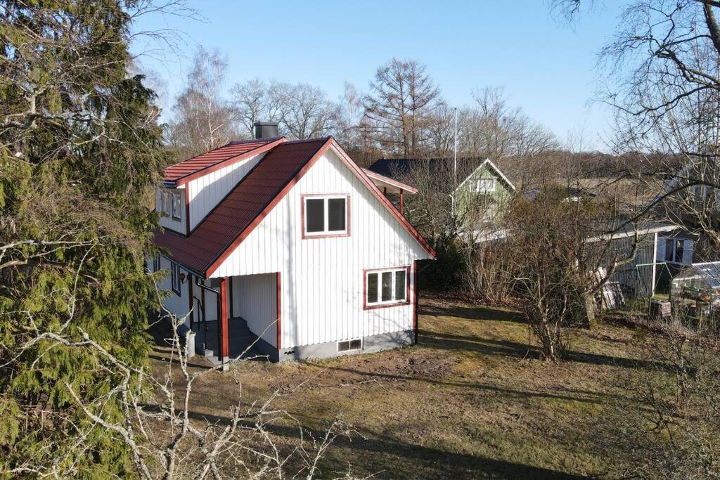 Lantlig Villa I Ljungbyhed Exteriör bild